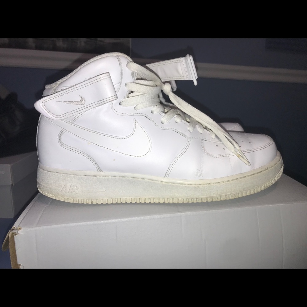 White airforce 1 mid
